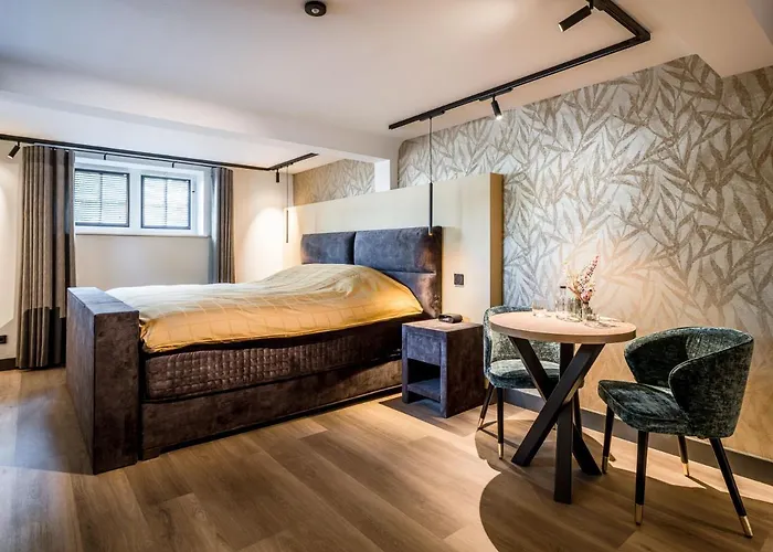 Lindenhuys Logies Bed & Breakfast 4*